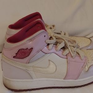 Light pink & white Nike Air Jordan sz 6 youth
